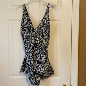 Ocean Dreams Women’s Black & White Floral Ruched One Piece Swimsuit Size 18